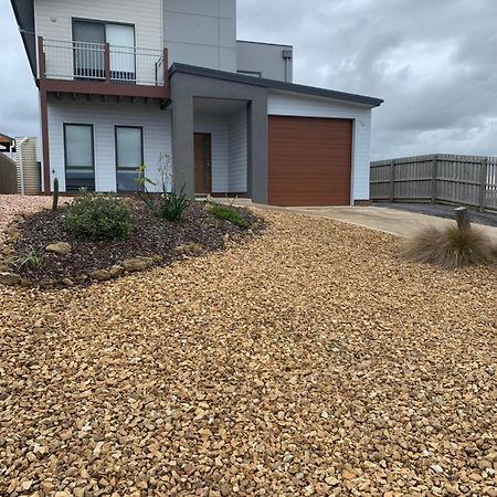 Peterborough Getaway Villa Exterior photo